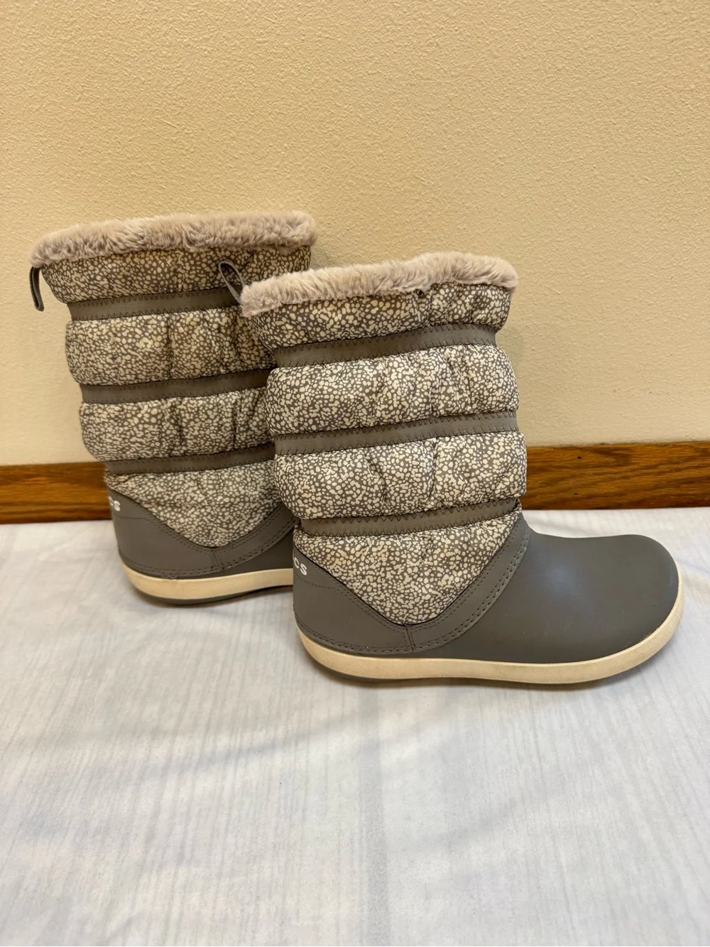 Crocs Crocband Gray Faux Fur Lining Winter Snow Boots Size 10
